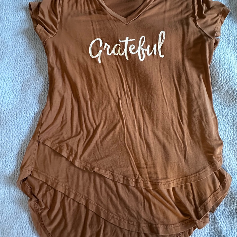 Latched Mama 'Grateful' Short Sleeve V-Neck Top — Orange